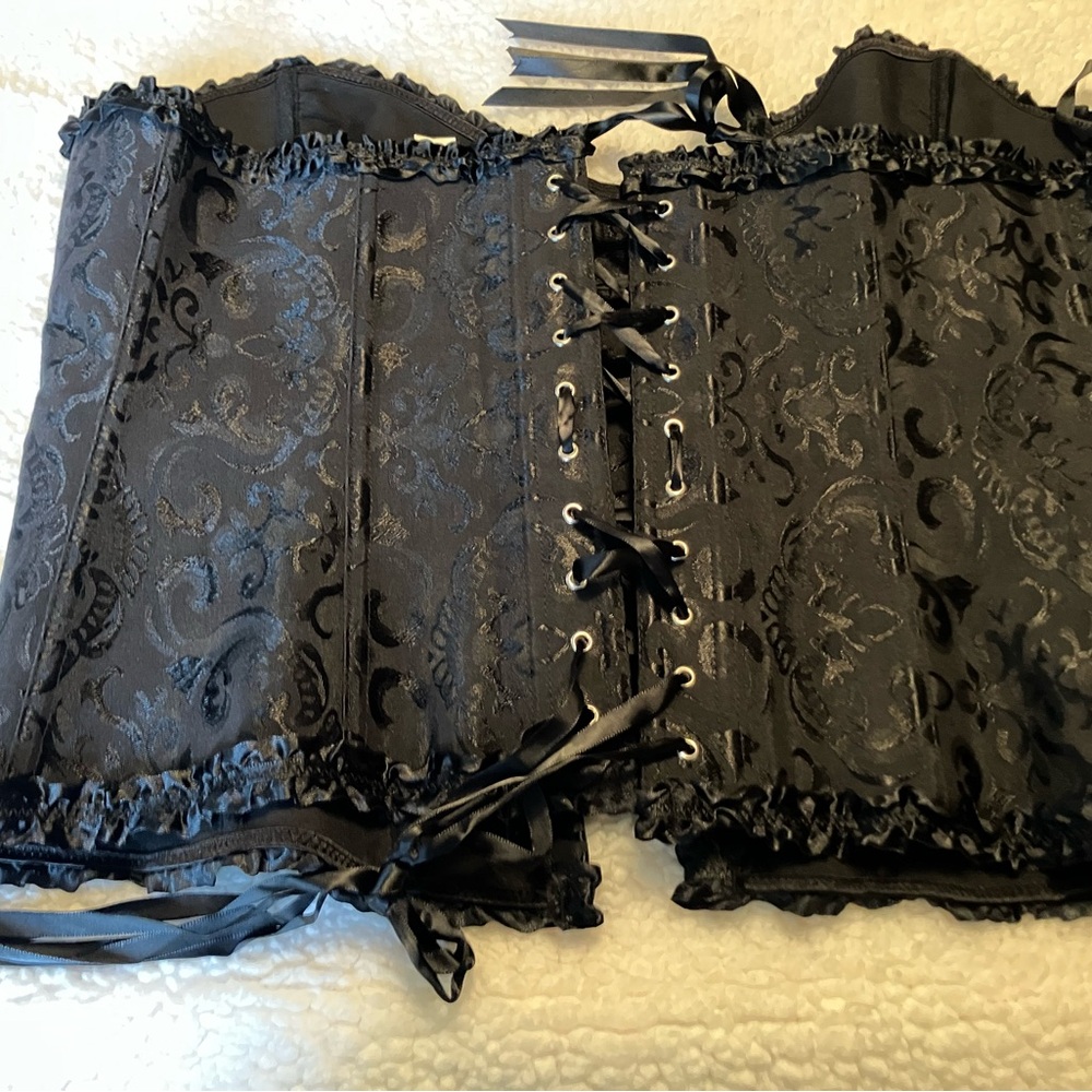 Size 3X black Lacey, and lace up bustier